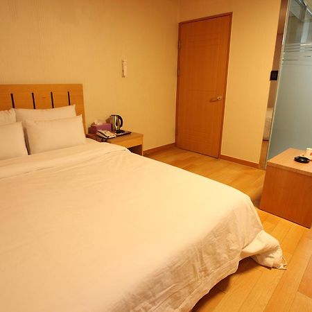 Prince Hotel Сеул Екстериор снимка