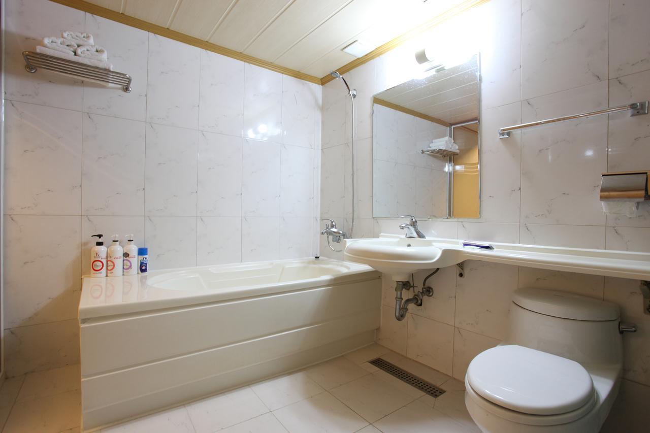 Prince Hotel Сеул Екстериор снимка