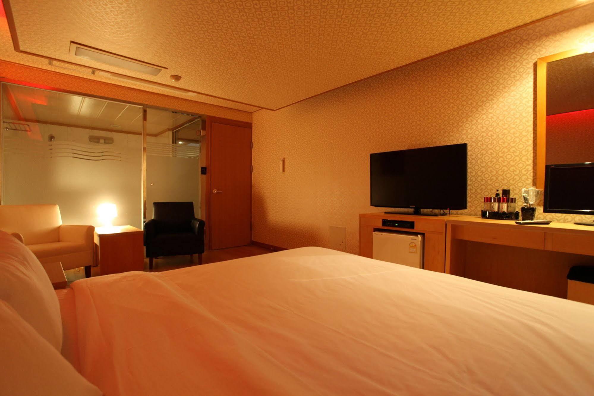 Prince Hotel Сеул Екстериор снимка