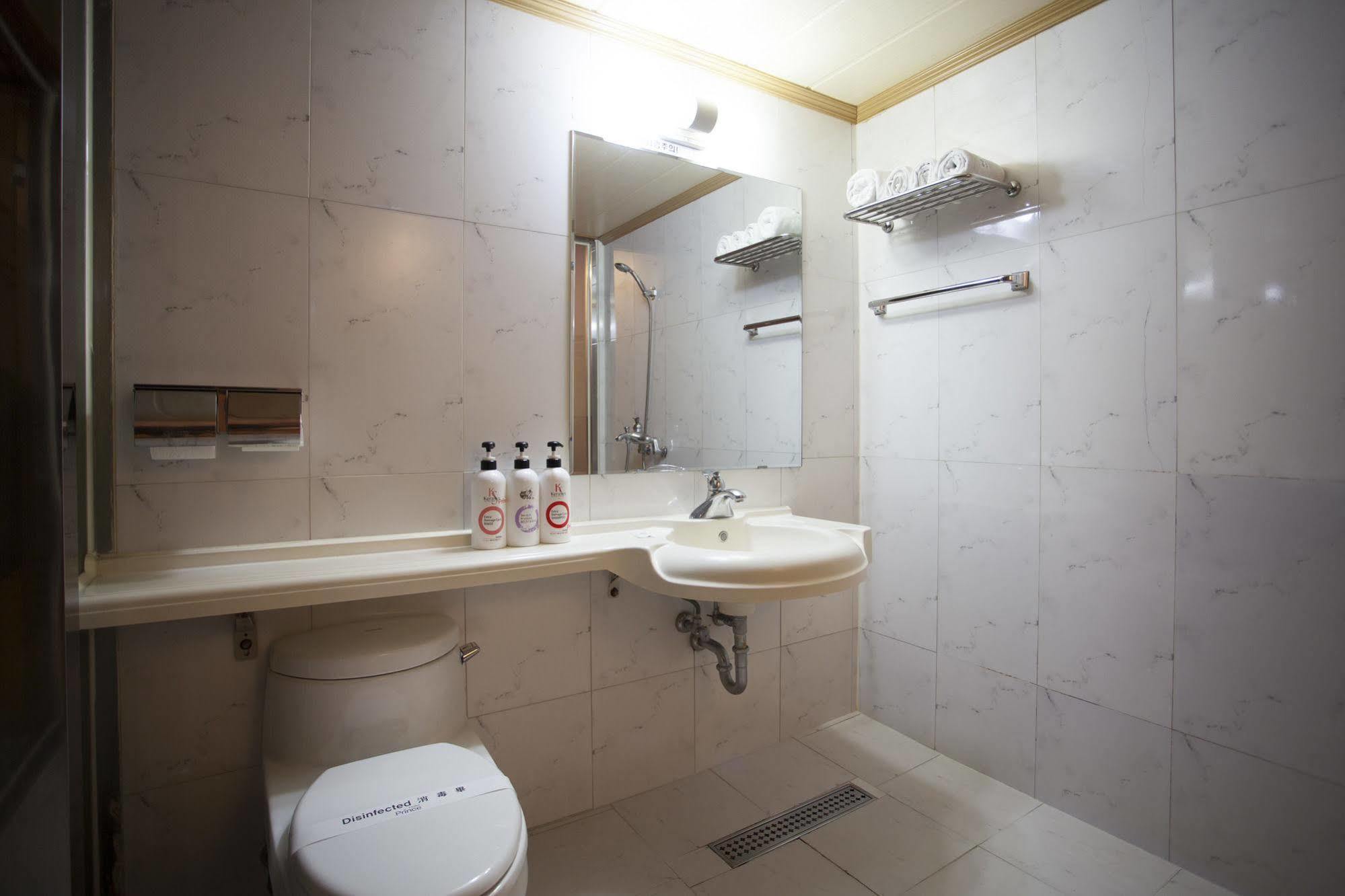 Prince Hotel Сеул Екстериор снимка